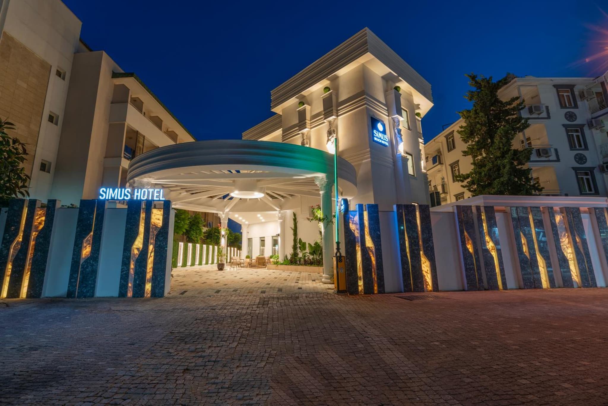 Simus Beach Hotel - Image 2