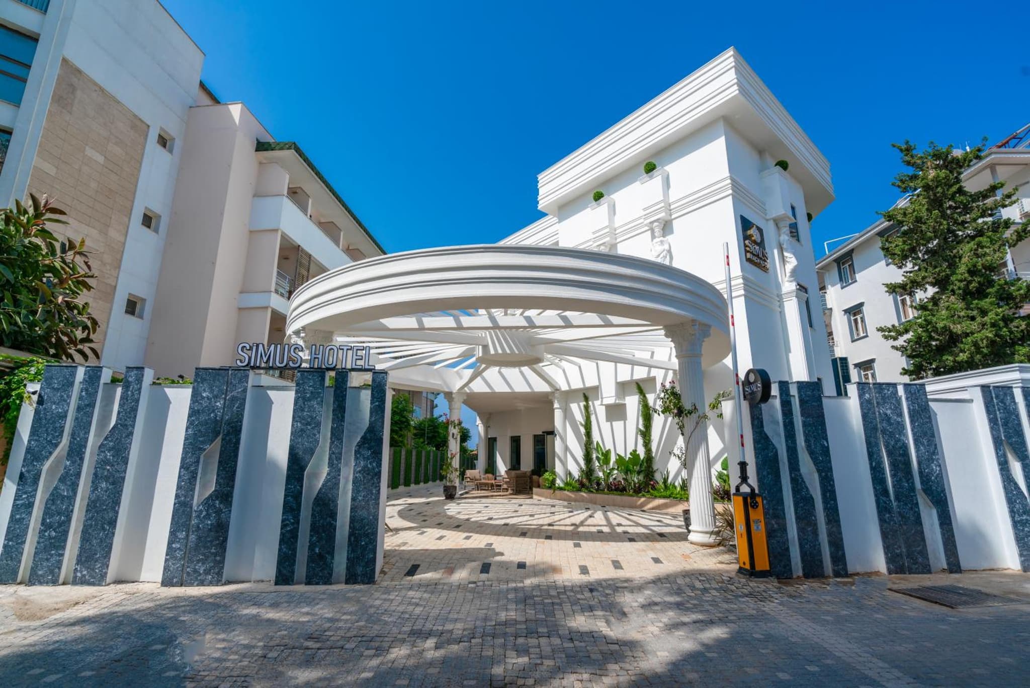 Simus Beach Hotel - Image 4