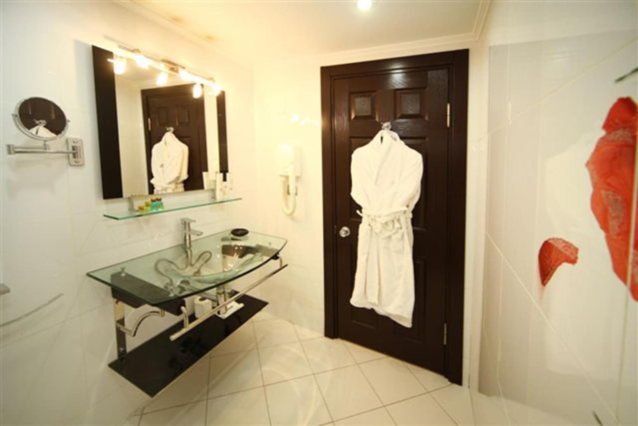 Cartoon Hotel - Image 2