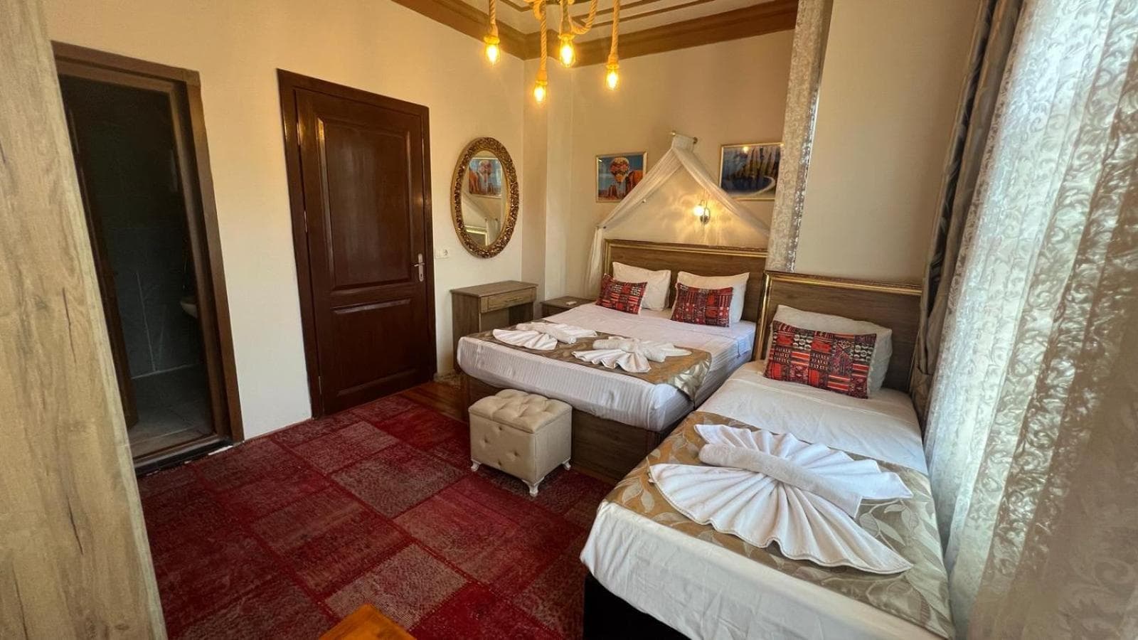 April Hotel - Image 4