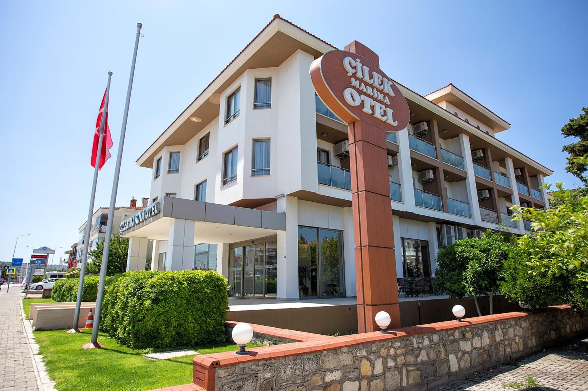 Çilek Marina Otel - Image 1