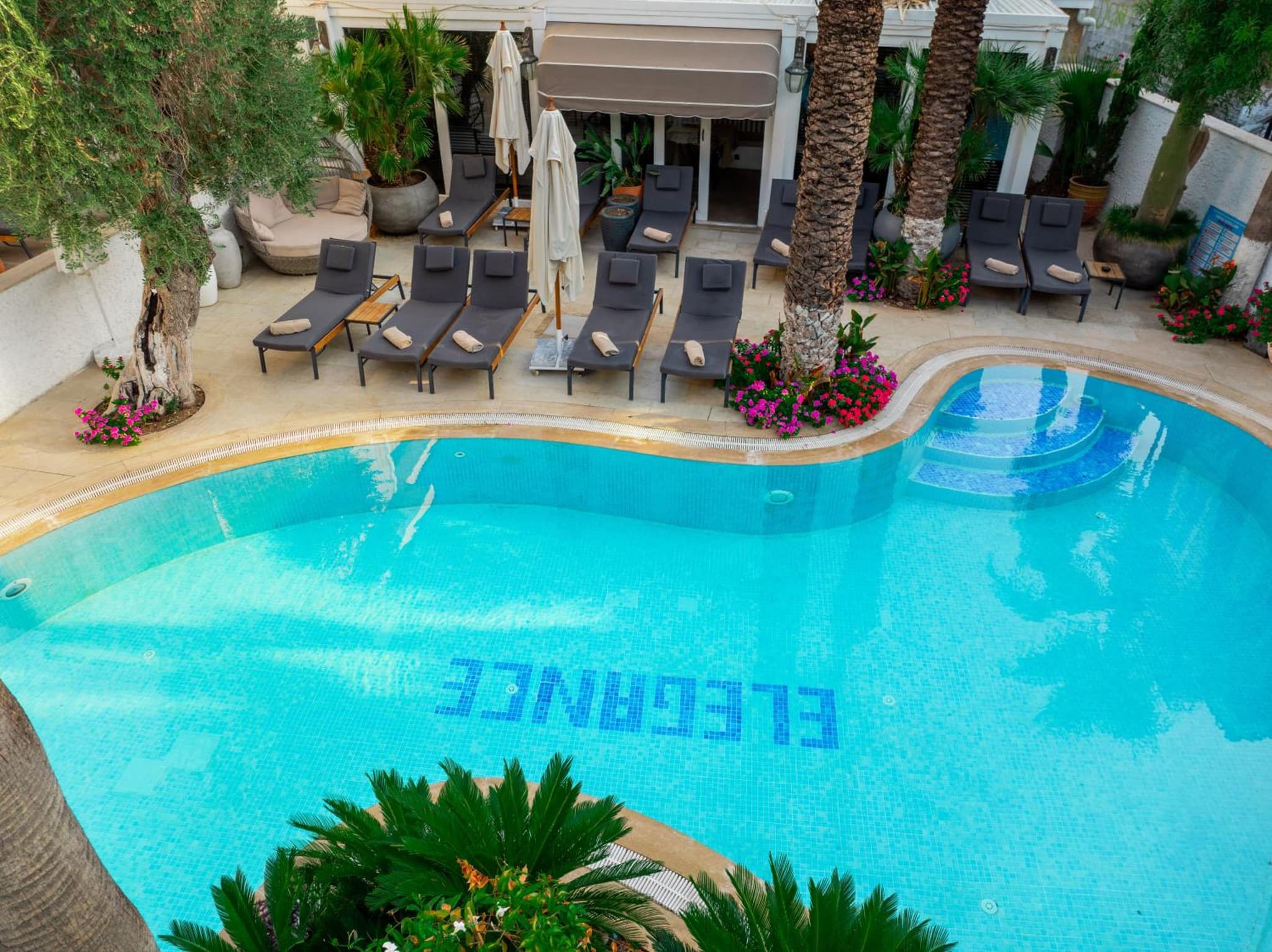 Elegance East Hotel - Image 2