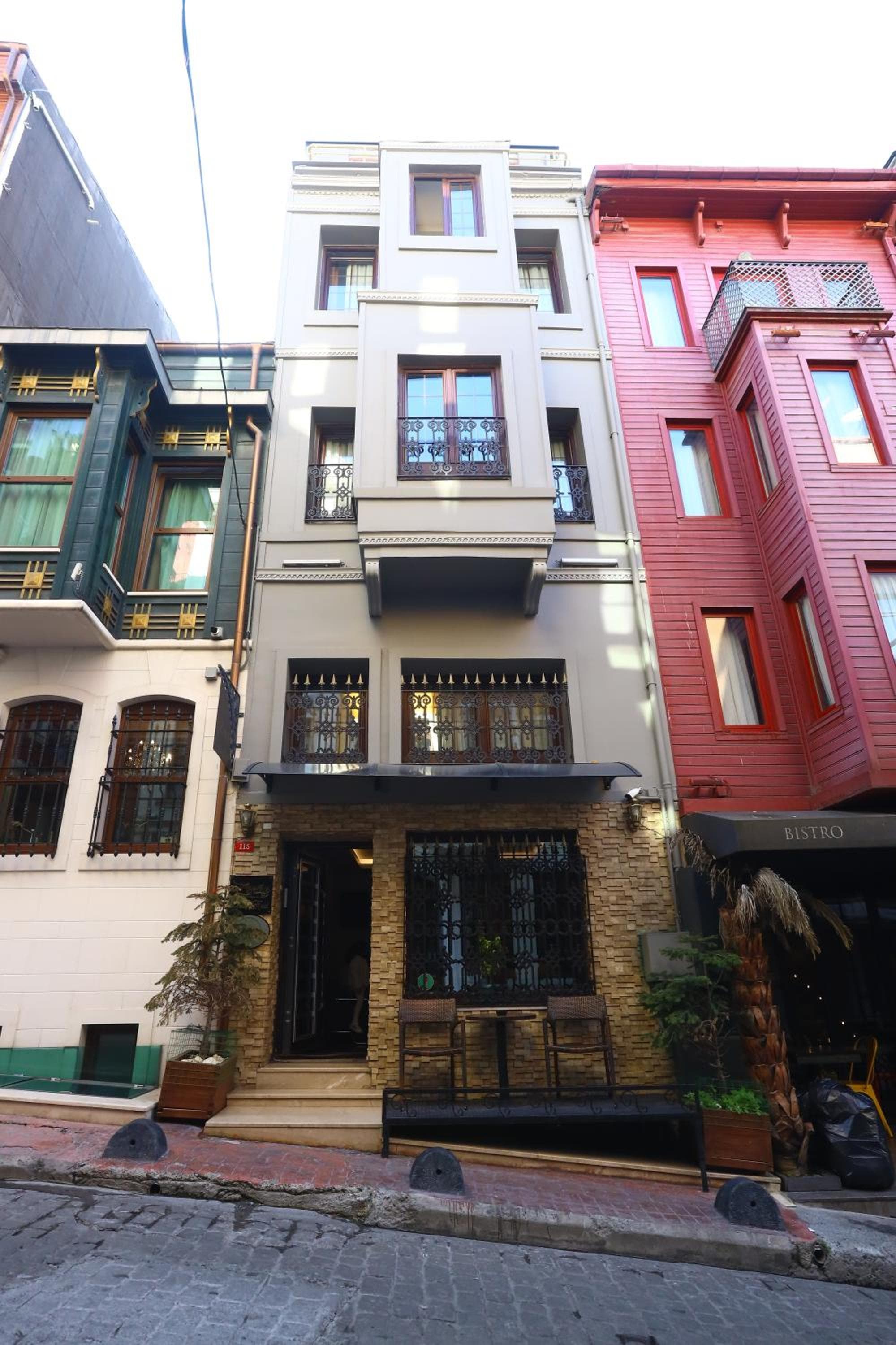 Zendy Suite Otel - Image 1