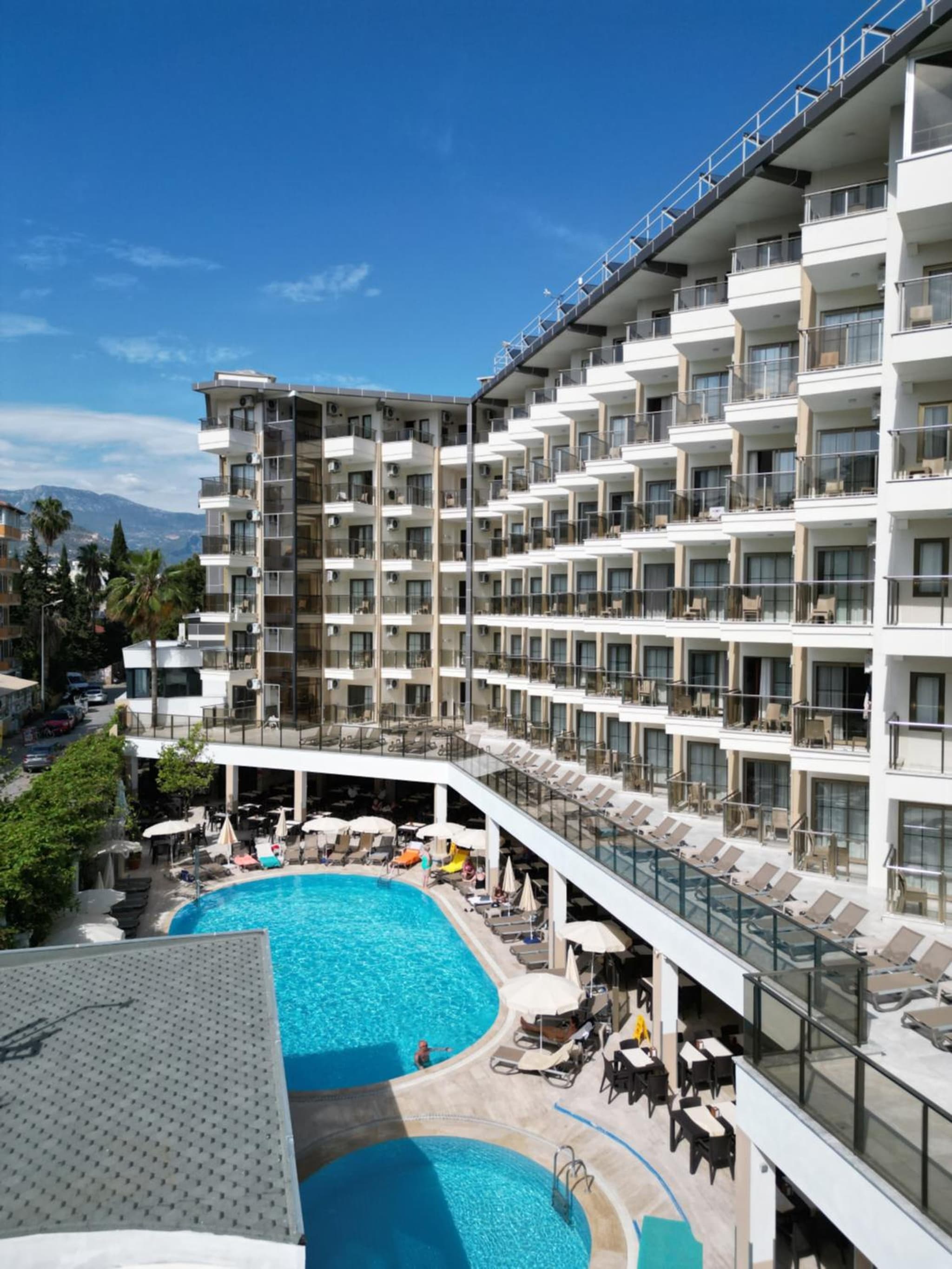 Monte Carlo Hotel - Image 2