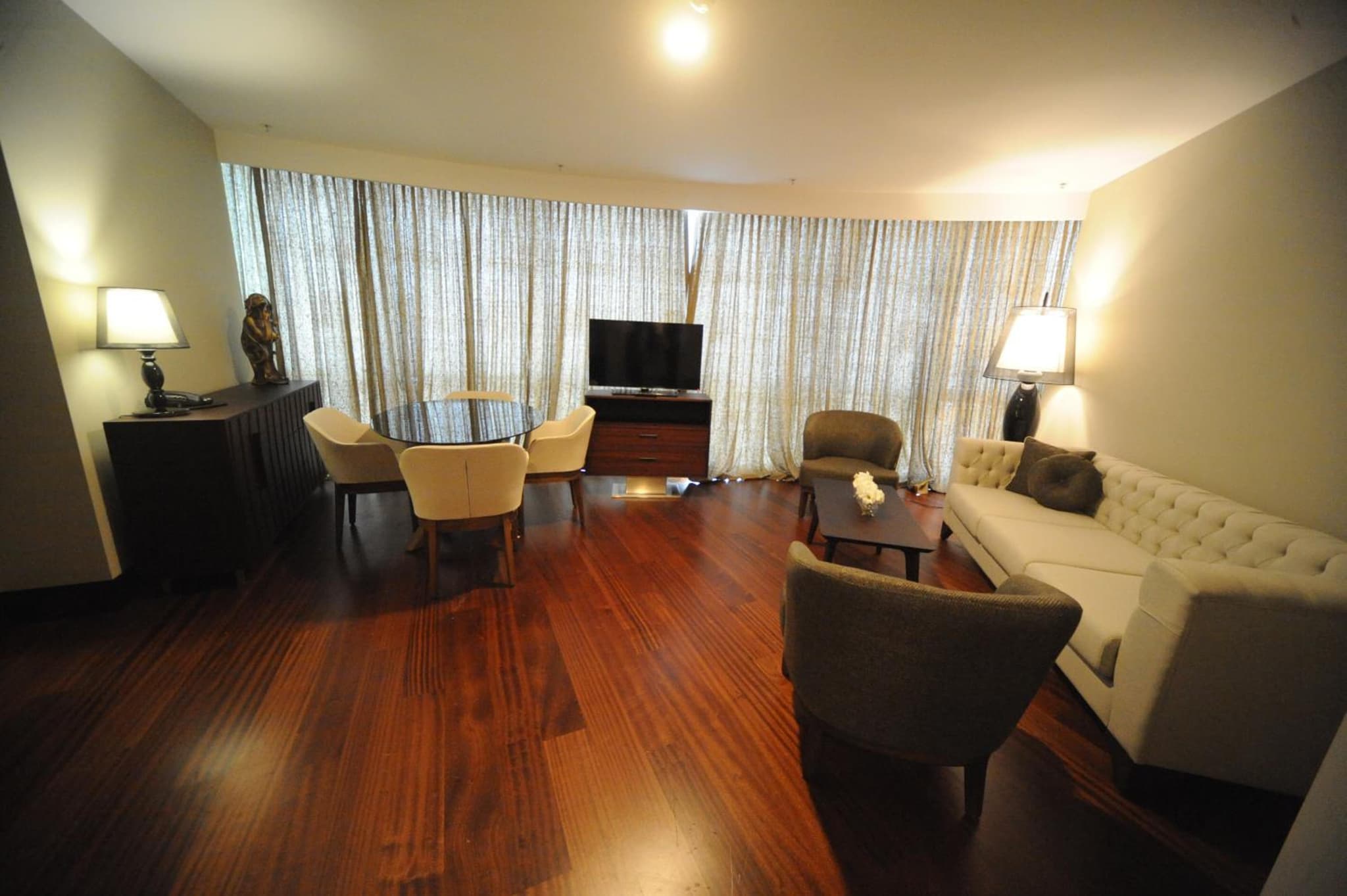 Pullman İstanbul Otel & Kongre Merkezi - Image 2