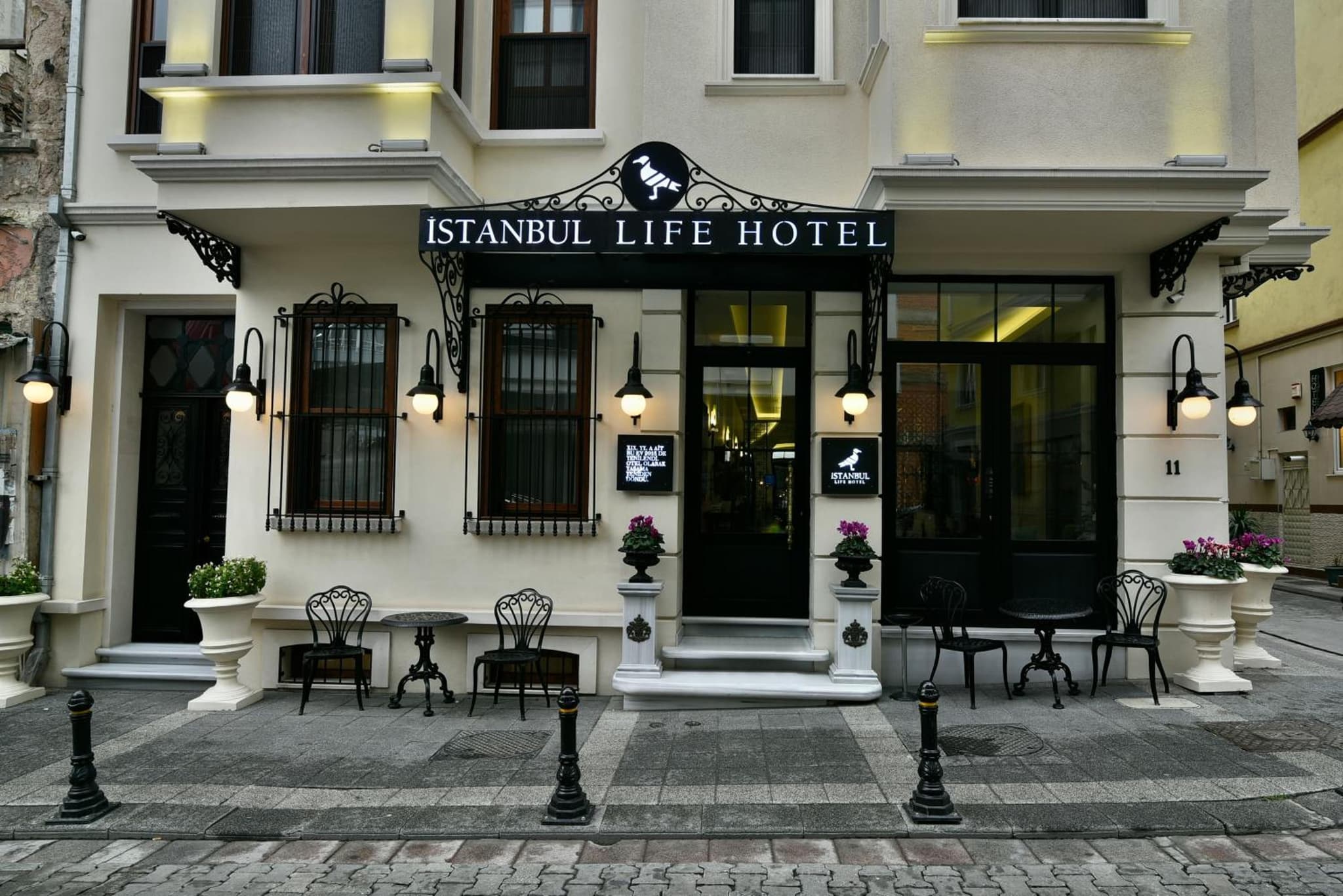 Istanbul Life Otel - Image 1