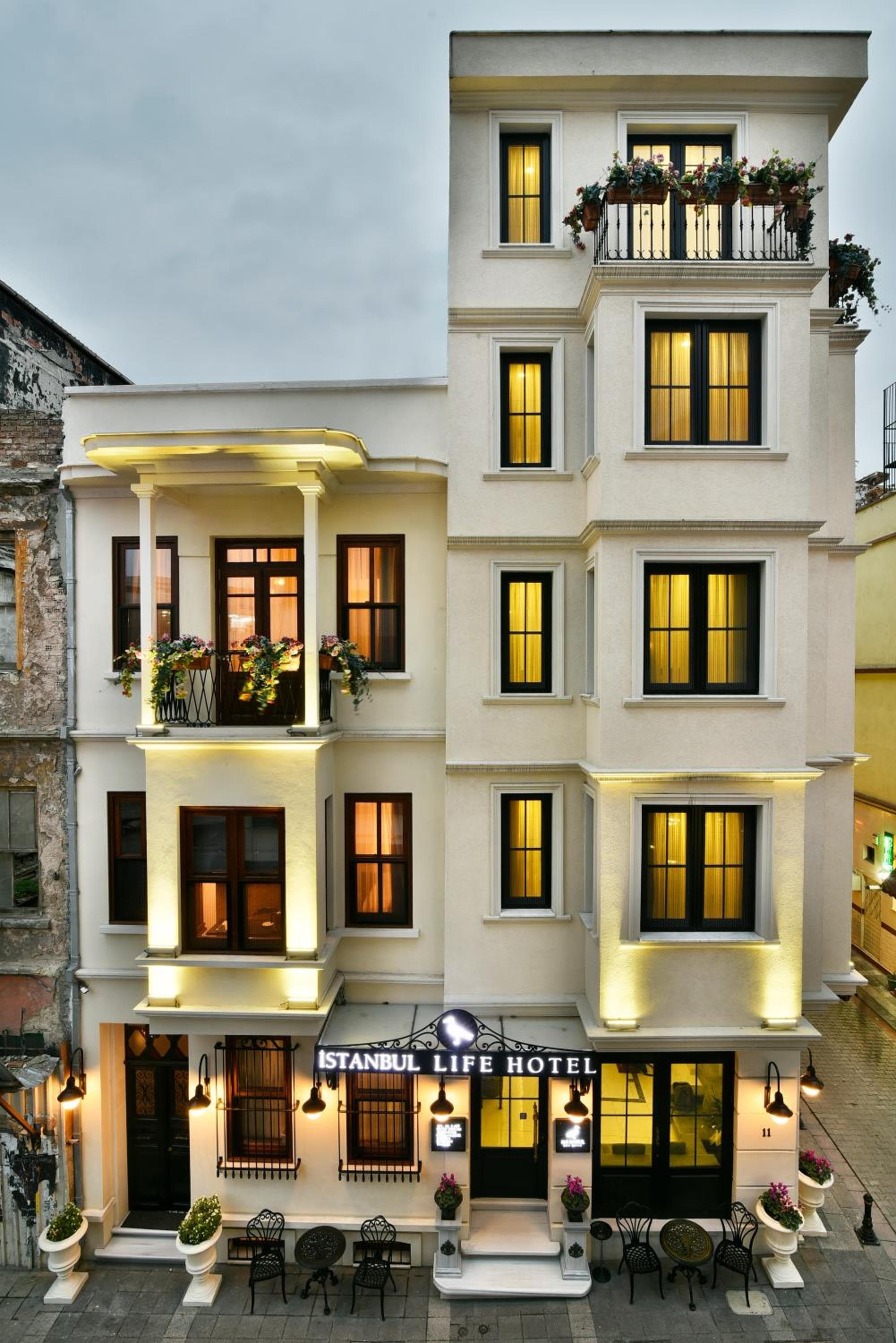 Istanbul Life Otel - Image 1
