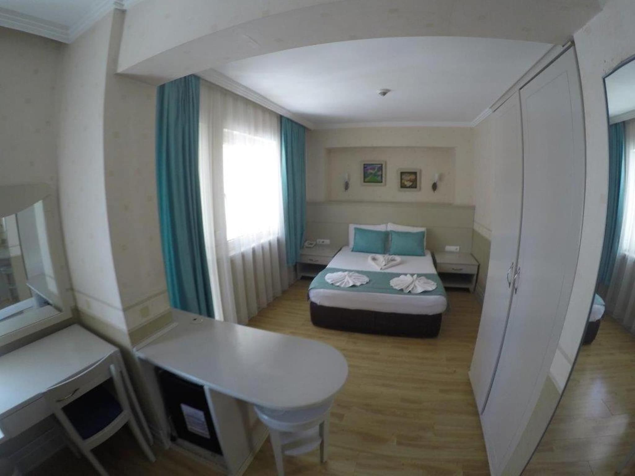 Almena Hotel - Image 3