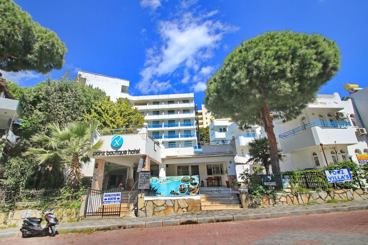 Ponz Hotel - Image 1