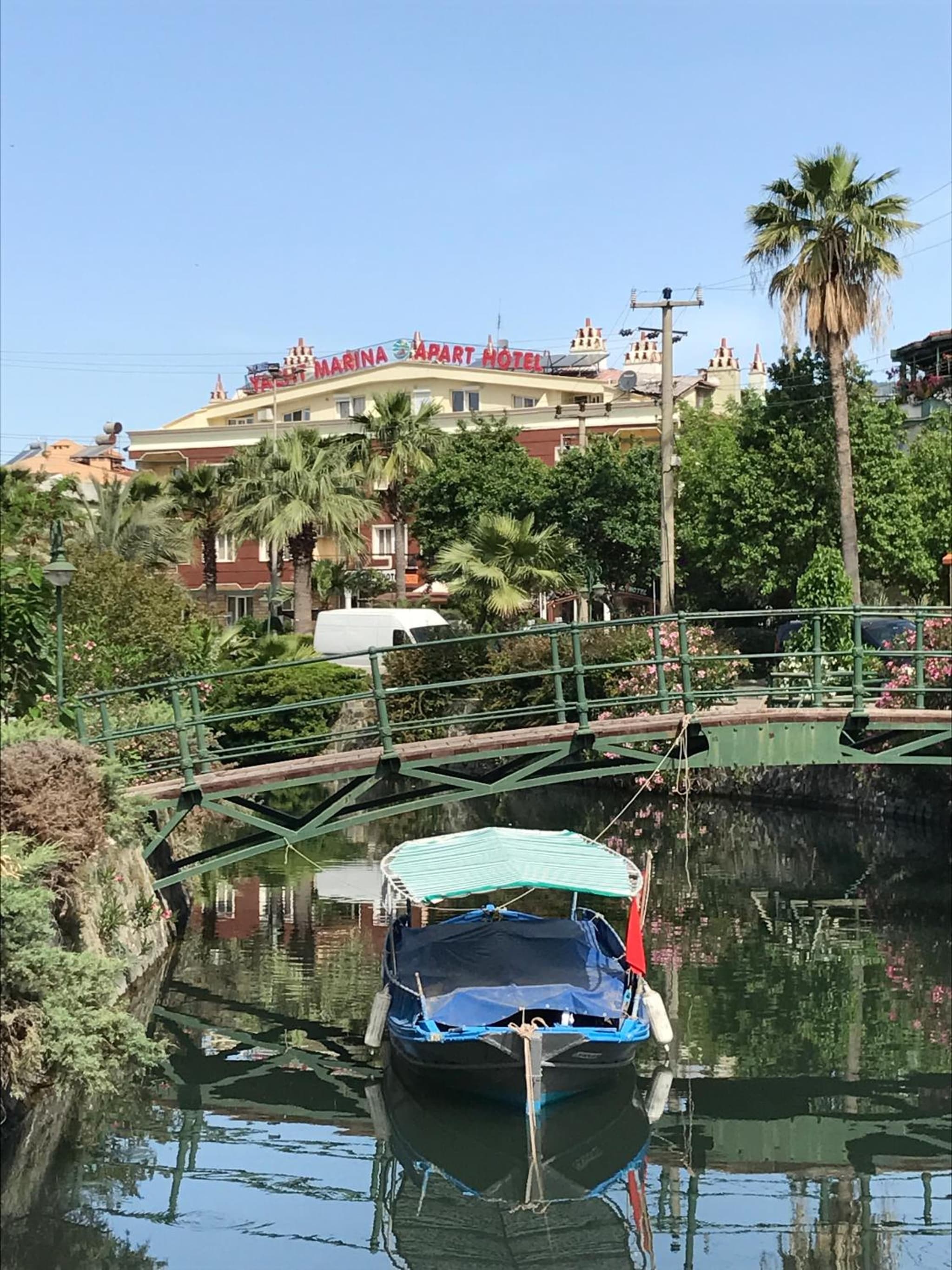 Blue Yacht Marina Apart Hotel - Image 2