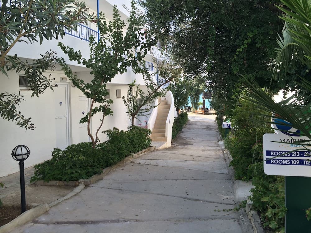 Marvel Beach Otel - Image 1