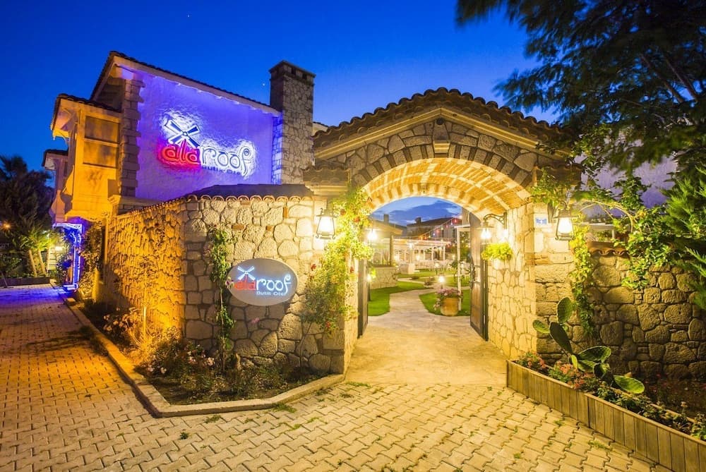 Alaroof Hotel