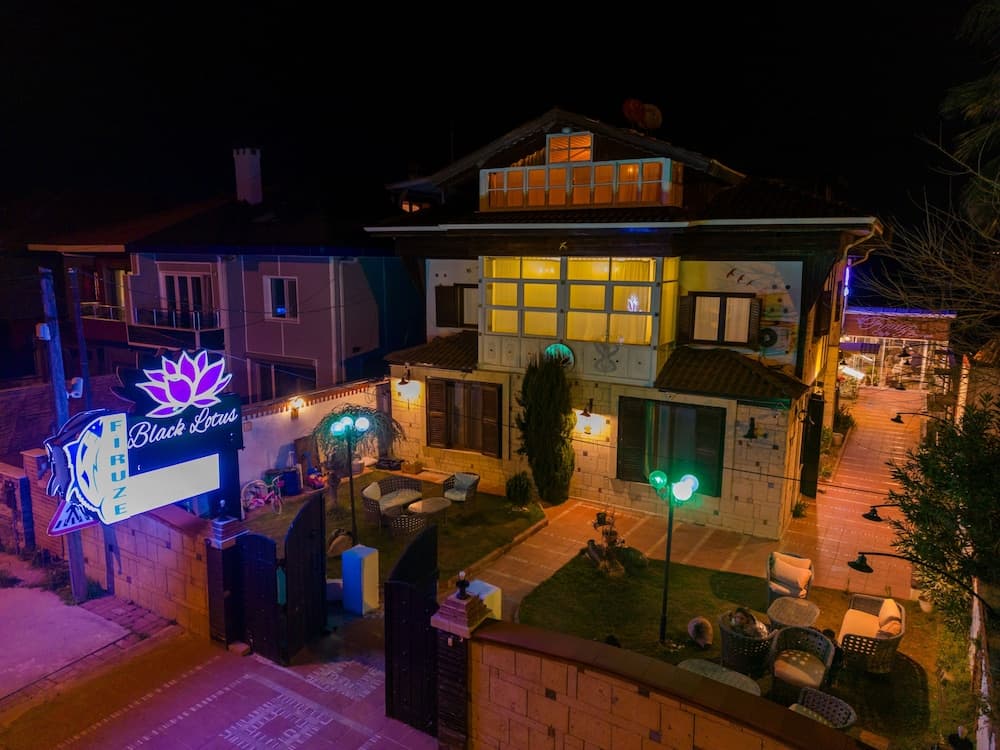 Black Lotus İzmir - Image 1