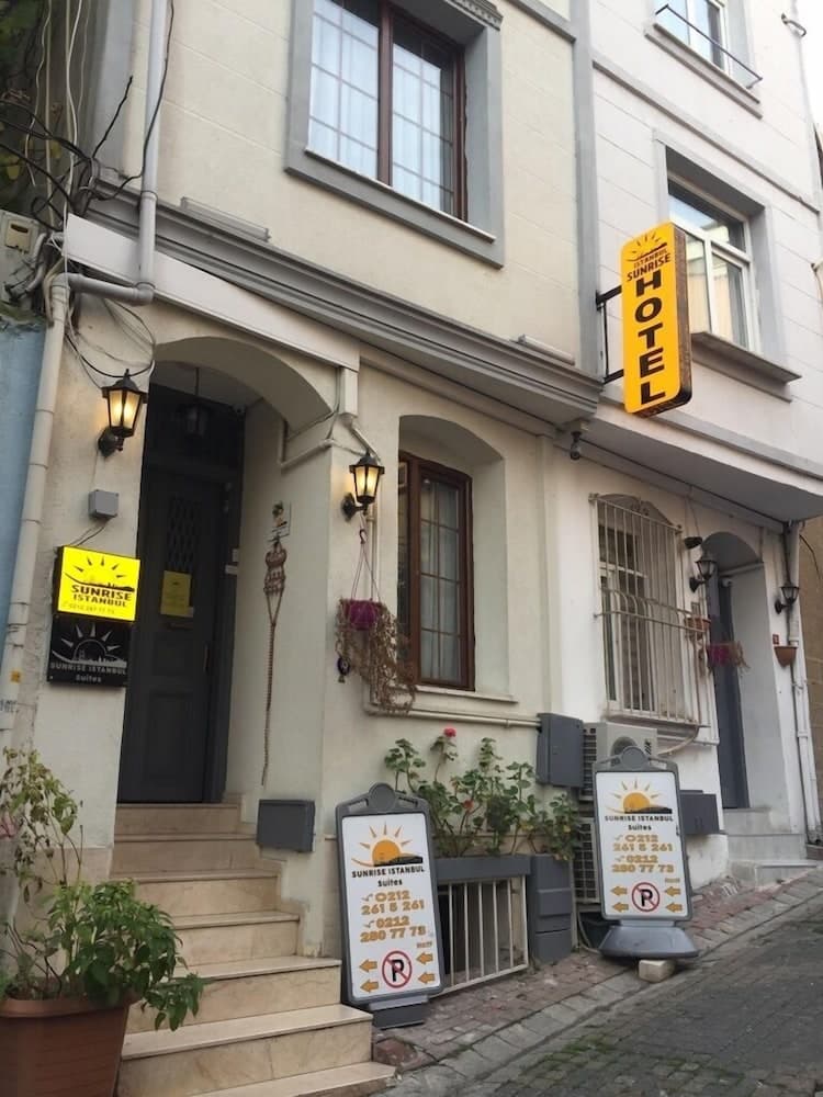 Sunrise İstanbul Süitleri - Image 1