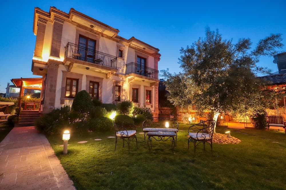 Tas Bahce Hotel Cunda - Image 1