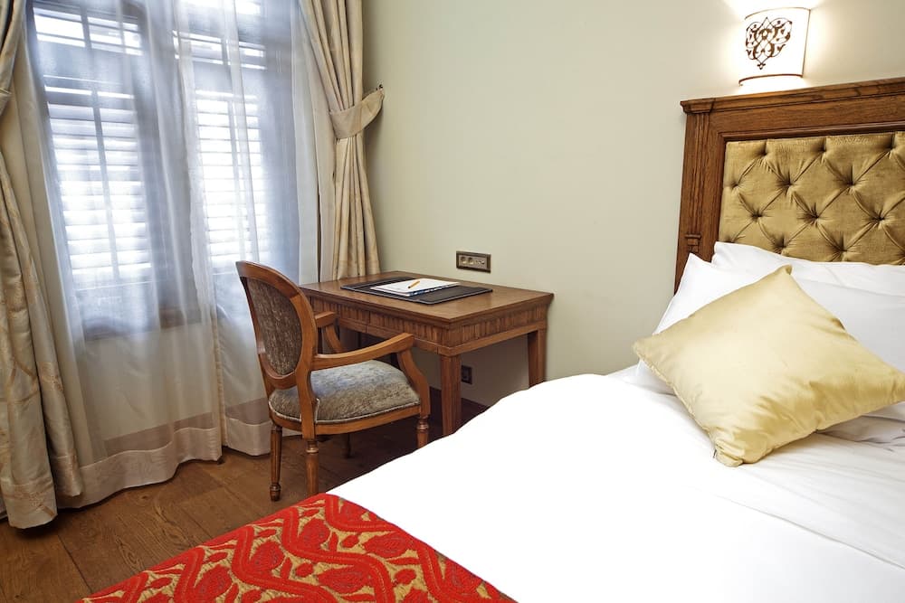 Celine Otel - Image 2