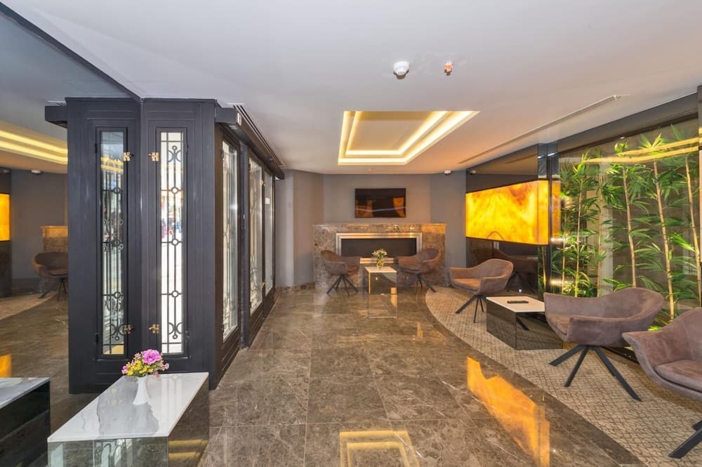 Genova Hotel - Image 2