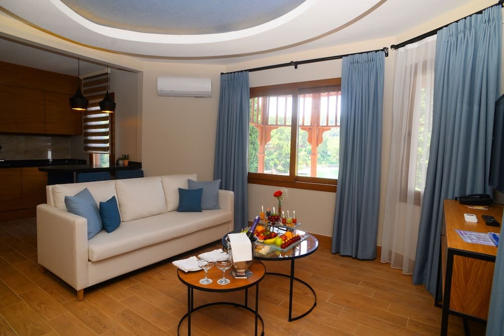 Club & Otel Letoonia - Image 1