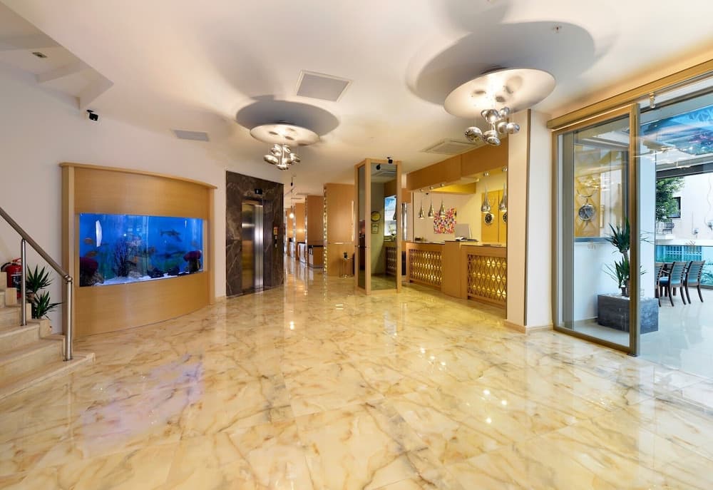 Aurasia Deluxe Hotel - Image 2