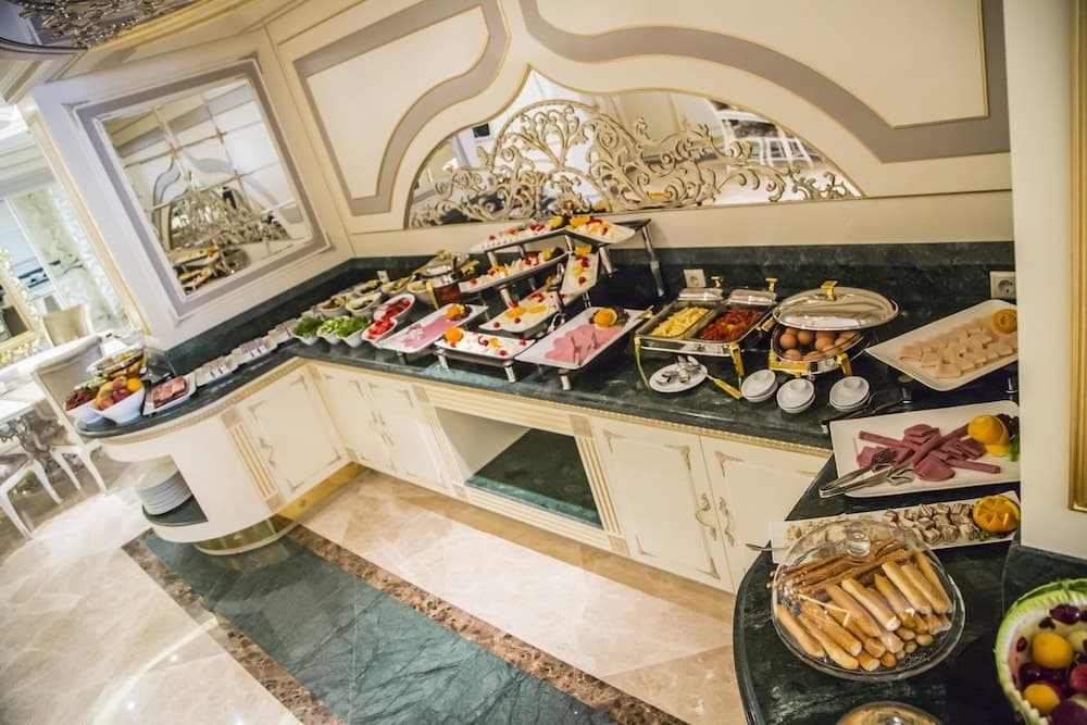 Cassiel Otel - Image 3