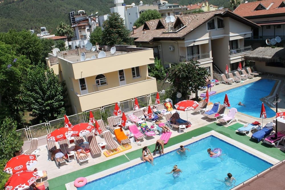 Ida Hotel - Image 2