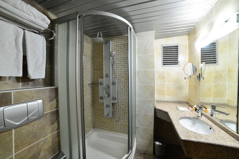 Royal Carine Otel - Image 4