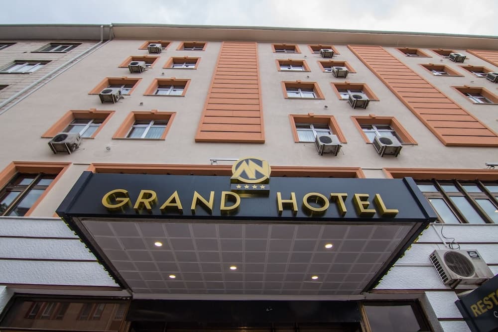 An Grand Otel - Image 1