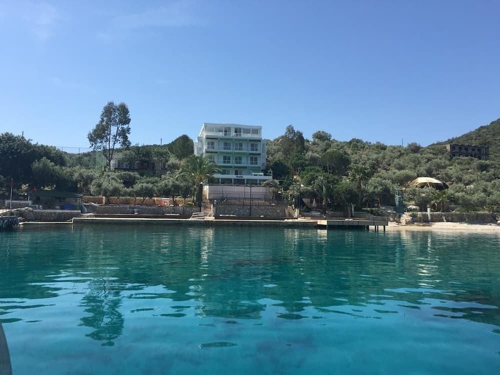 La Moda Beach Hotel - Image 1