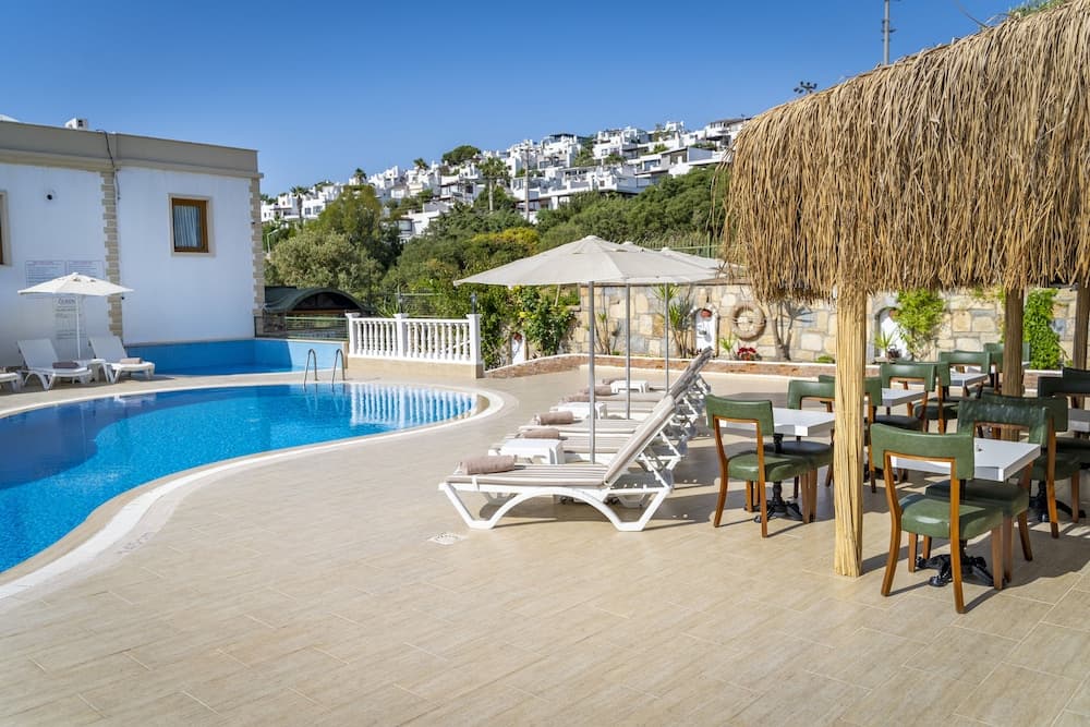 Queen Boutique Hotel - Image 2