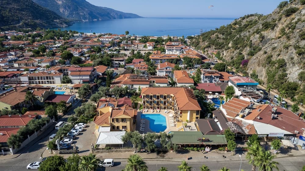 Belcehan Beach Hotel - Image 1