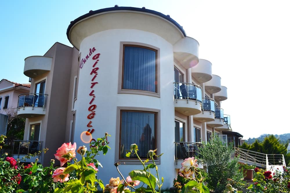 Cunda Giritlioğlu Otel Yetişkinlere Özel +12 - Image 1