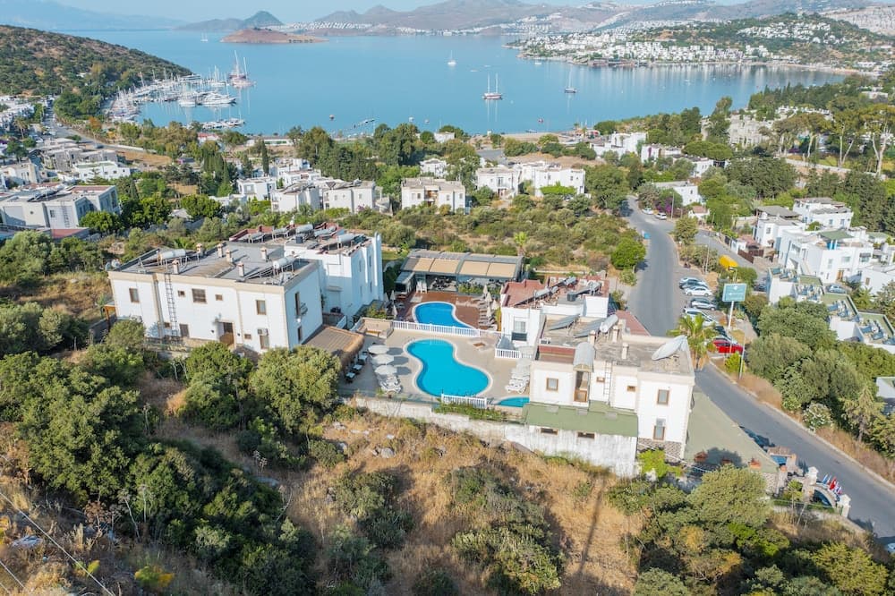 Queen Boutique Hotel - Image 1