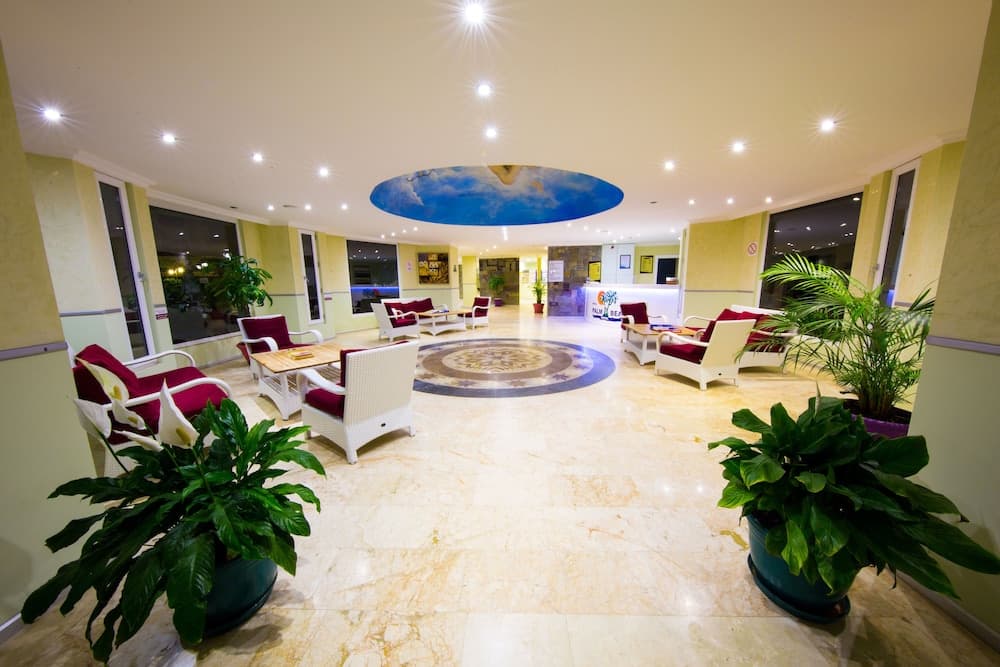 Royal Palm Beach Otel - Image 1