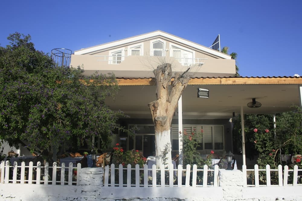 Rayana Hotel