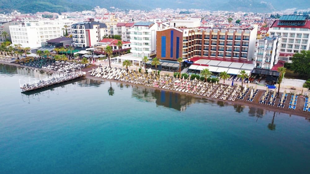 Point Beach Hotel