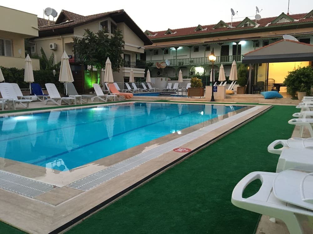 Ida Hotel - Image 4