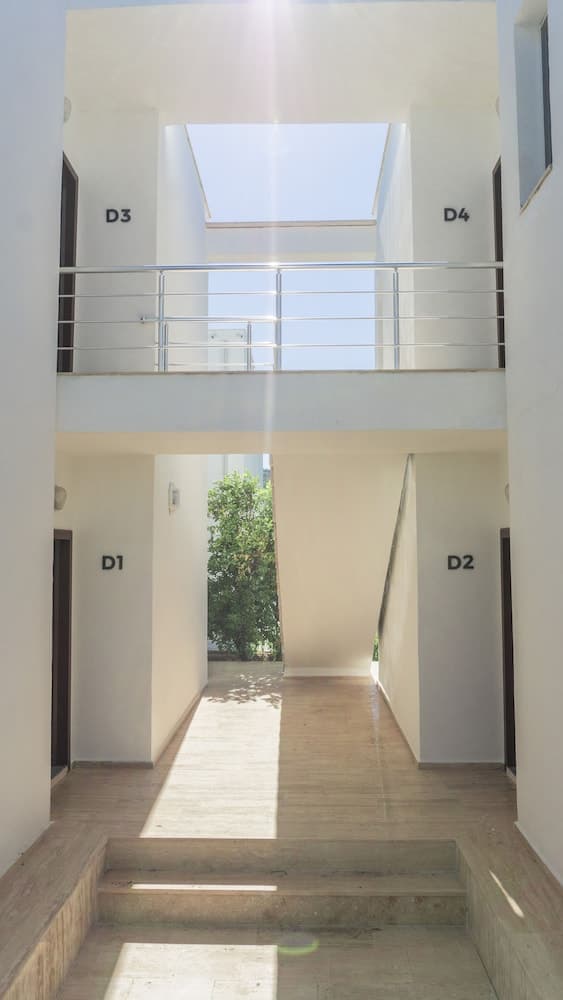 Daphnis Hotel - Image 1