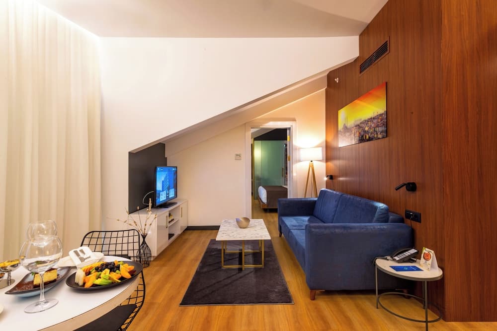 Craton Oteli - Image 1