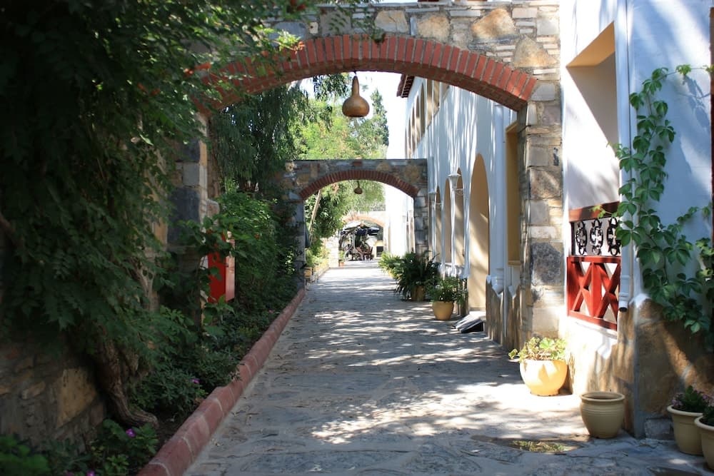 Toloman Hotel Bitez Beach - Image 1