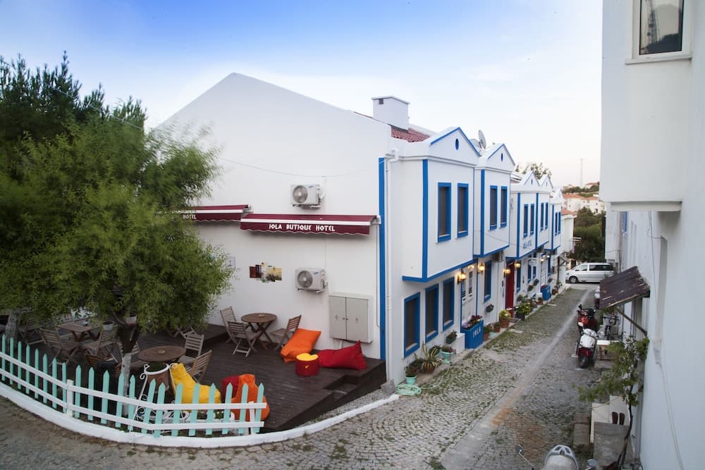 Iola Otel