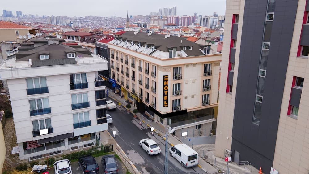 Loss Hotel - Image 4