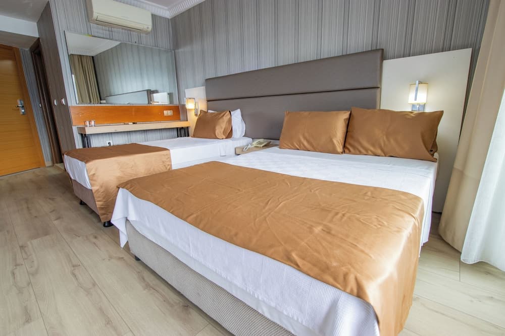 Point Beach Hotel - Image 4