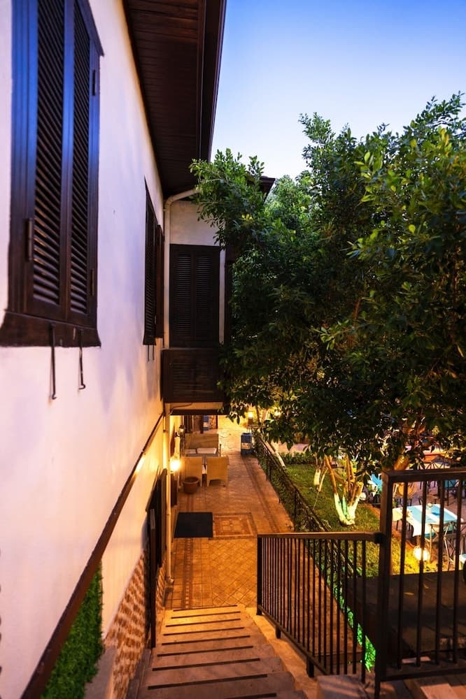 Castle Eski Şehir - Image 1