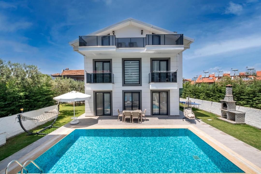 Modern newly built 4 bedroom villa with pool and garden in Central Hisaronu fotoğrafı