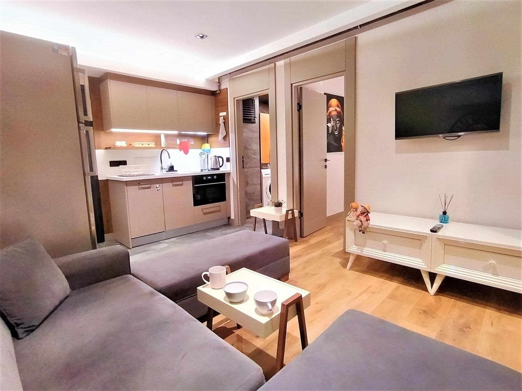 Sleek Residence Flat in Muratpasa with Shared Pool - Image 1