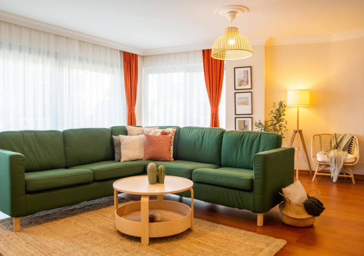 Balcony & Sea View Flat in Karsiyaka - Image 1