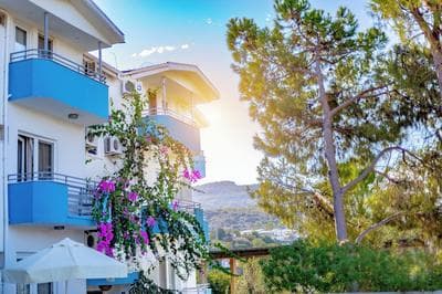 Golden Lighthouse Otel - Image 1
