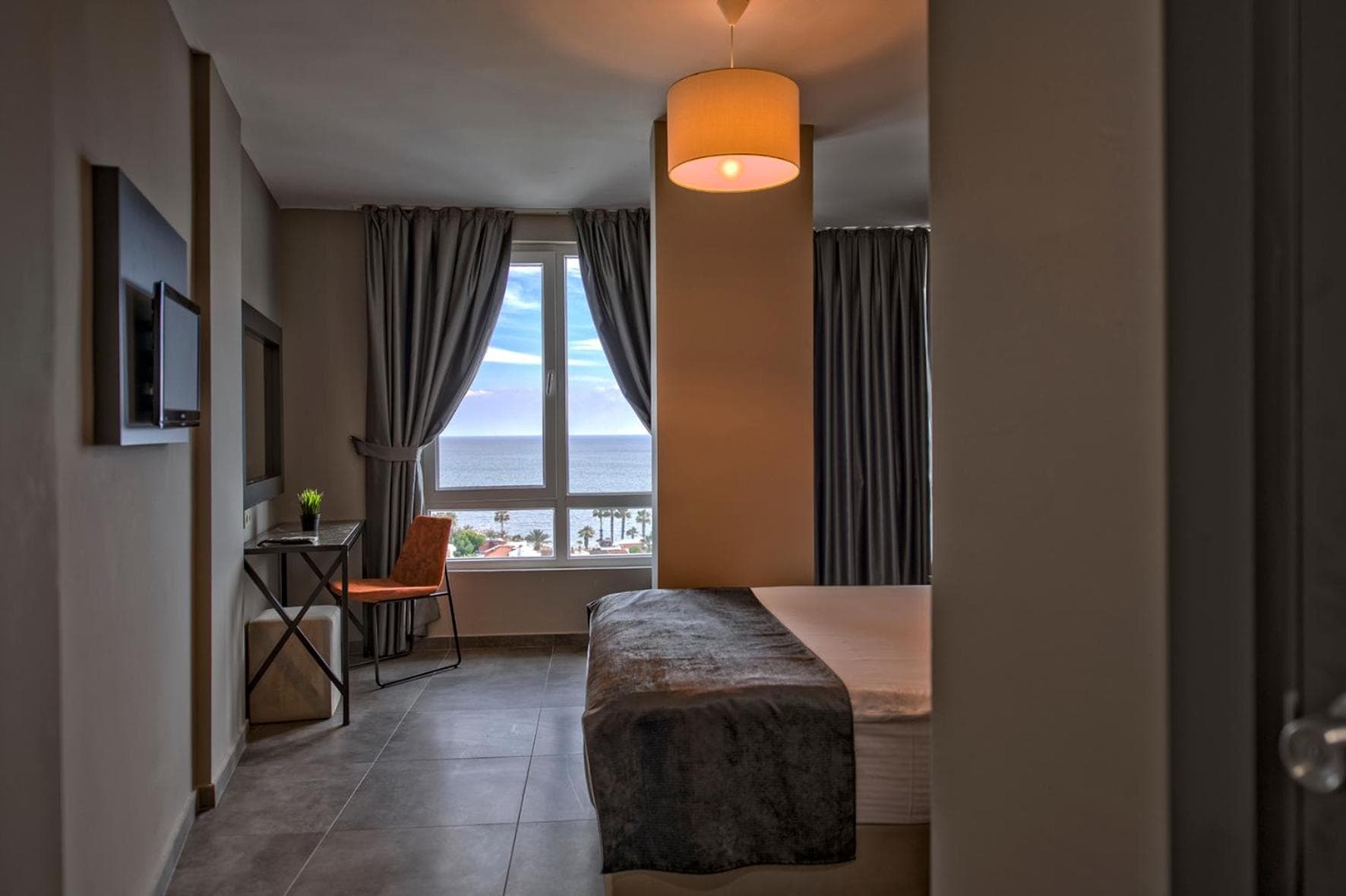 Tourist Hotel - Image 3