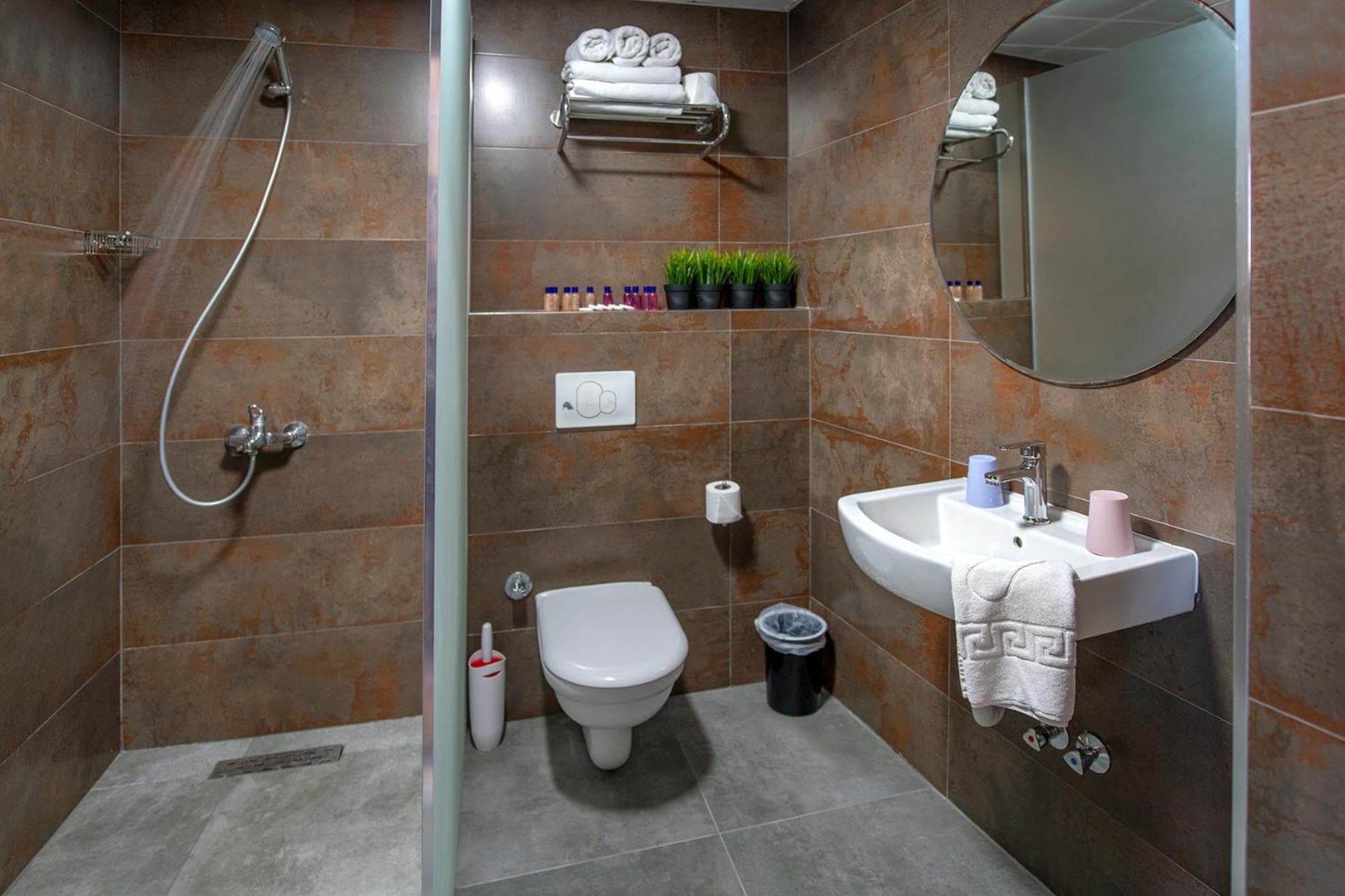Tourist Hotel - Image 2