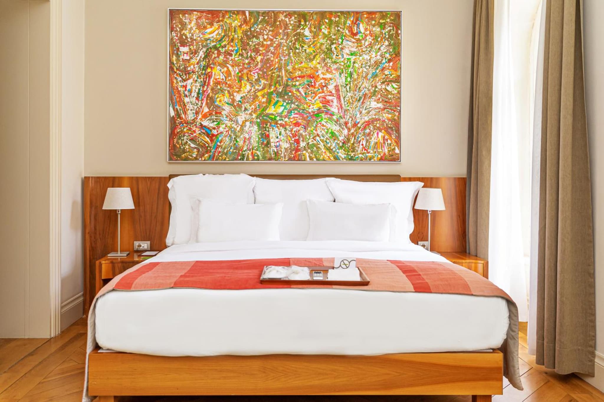 Tomtom Suites - Image 2